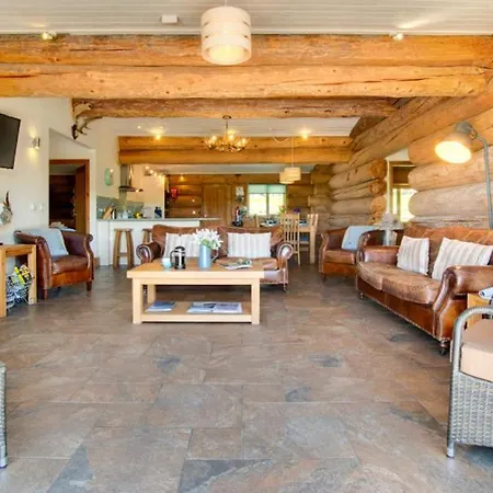 Bere Sleeps 8 With Wifi Willa *