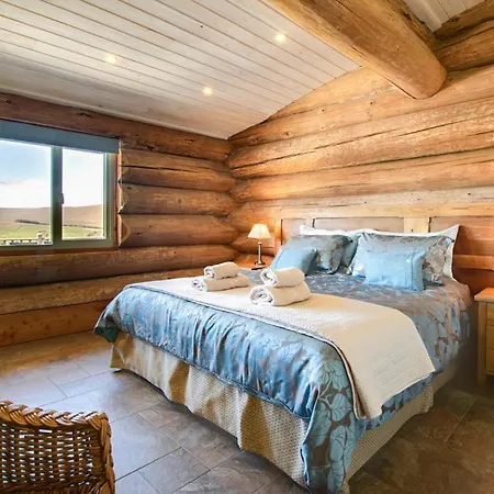 Willa Bere Sleeps 8 With Wifi *
