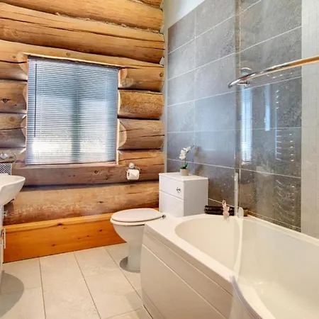Bere Sleeps 8 With Wifi Willa